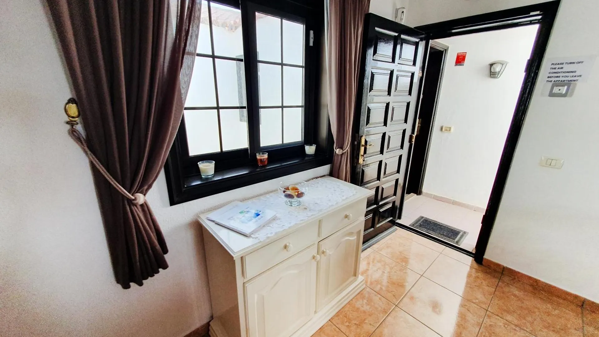 Hajnalka Apartman - Heated Pool And Partial Ocean Views San Miguel de Abona Spain